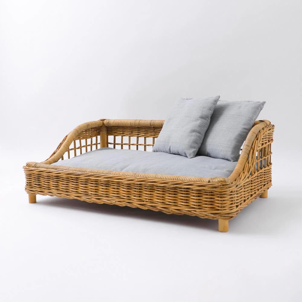 product_image_1763730221.webp スクエアラタンベッド クッション付き - Image 1